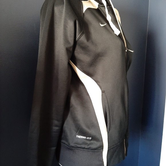 COPY - Nike thermafit size medium zip up hoodie - Picture 2 of 5